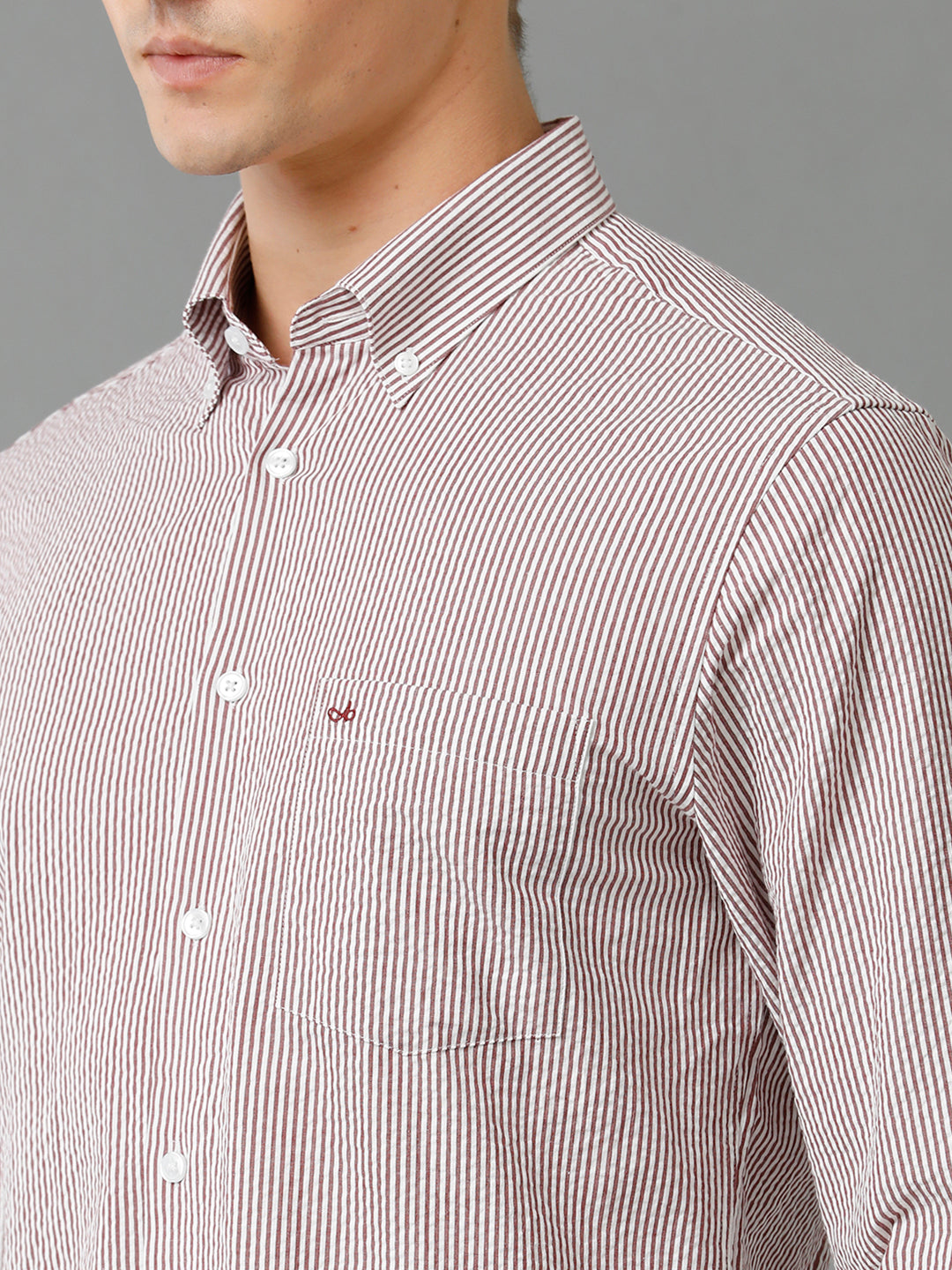 Aldeno Mens Slim Fit Vertical Stripes Red Formal Cotton Seersucker Shirt (CONLE)