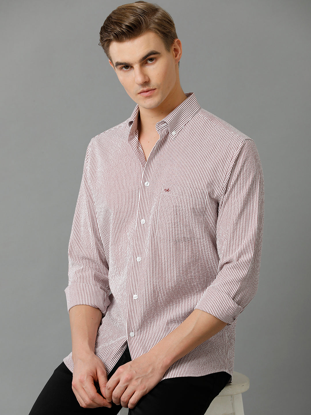 Aldeno Mens Slim Fit Vertical Stripes Red Formal Cotton Seersucker Shirt (CONLE)