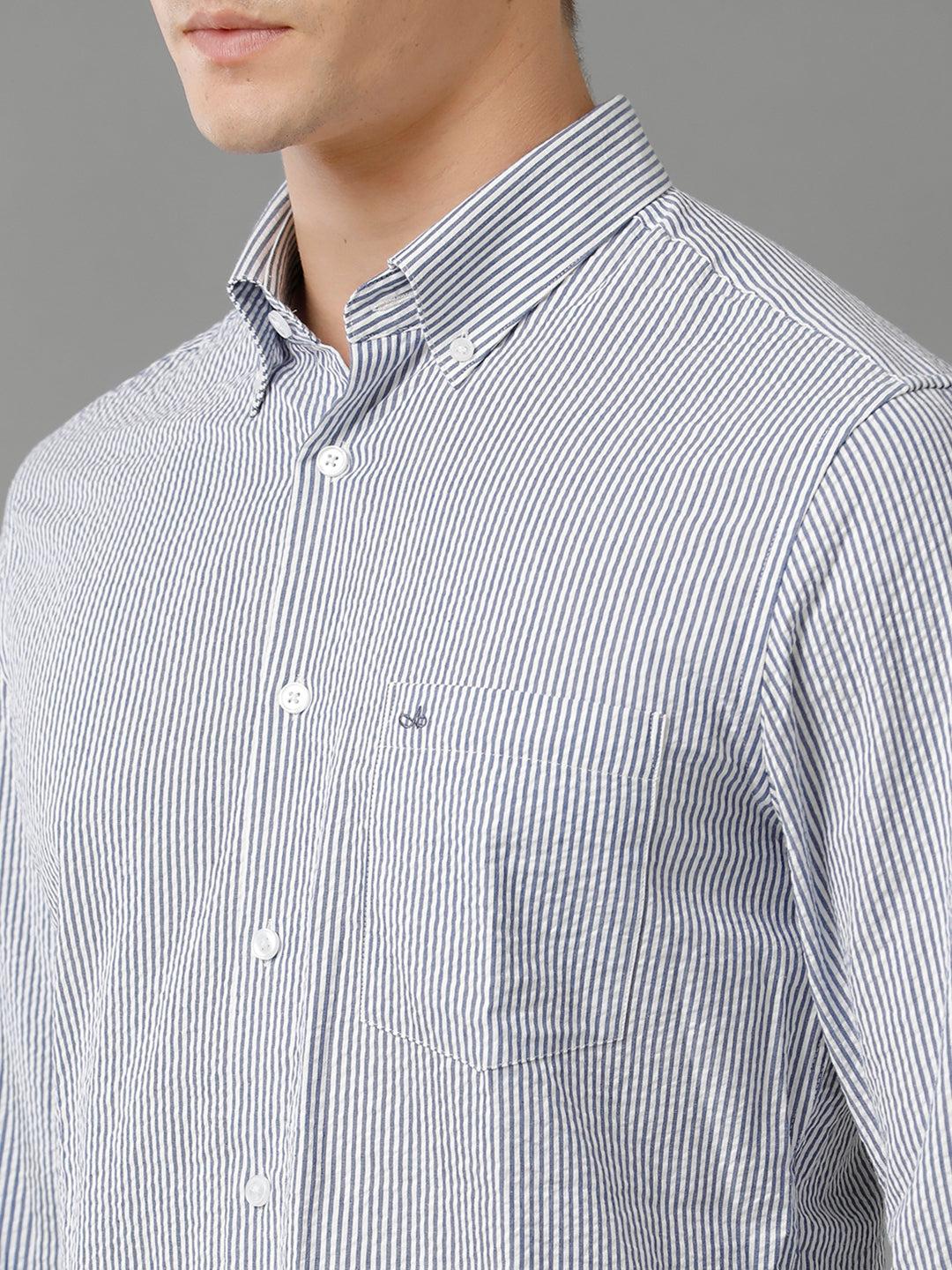 Aldeno Mens Slim Fit Vertical Stripes Navy Blue Formal Cotton Seersucker Shirt (CYLIS)