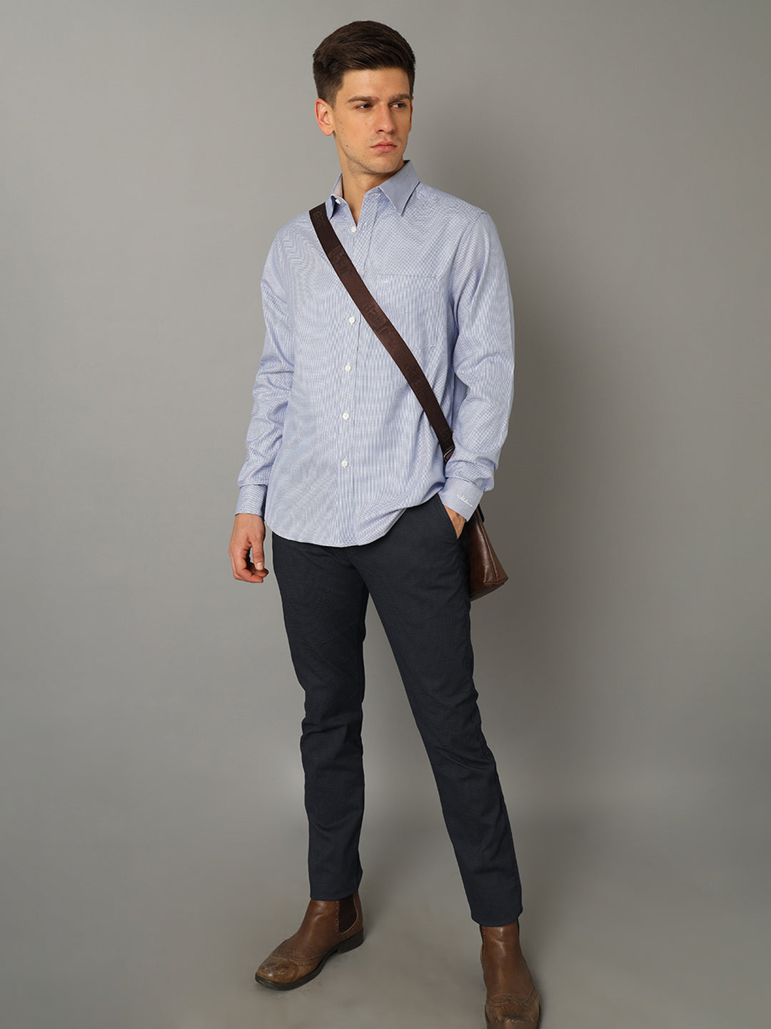 Aldeno Men Solid Formal Blue Shirt
