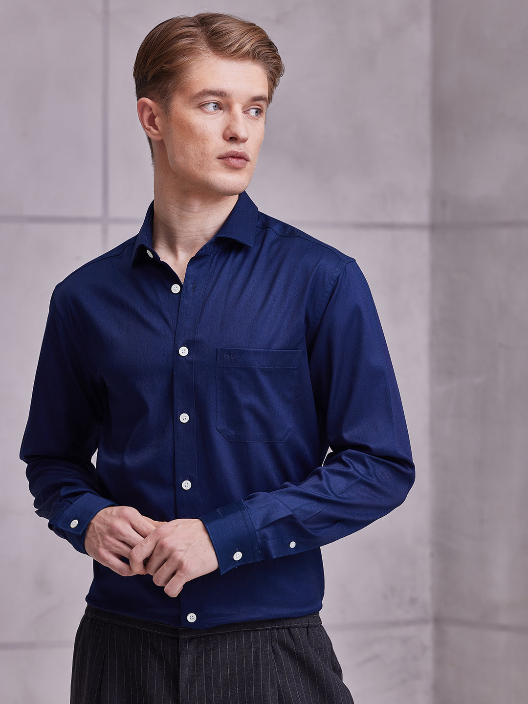 Aldeno Men Regular Fit Solid Navy-blue Cotton Shirt (MAKO)